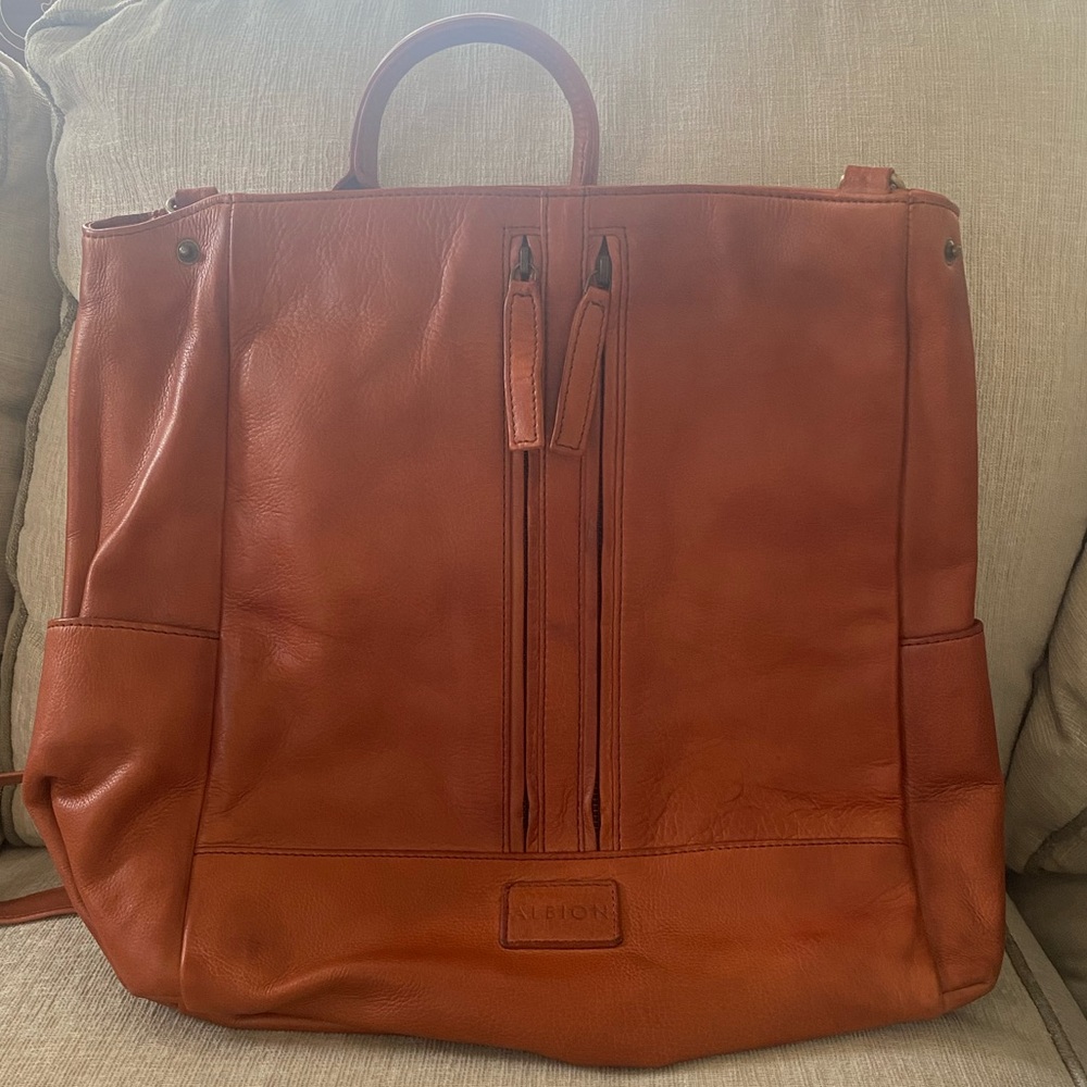 ALBION Bag/Backpack in brown leather. Brand new, never used